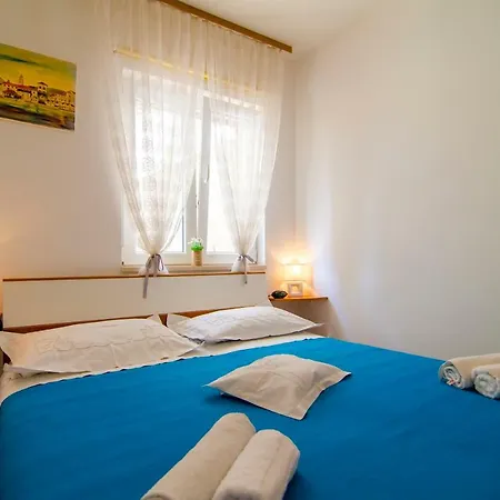 Apartment Apartman Perla Splitska
