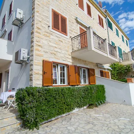 Apartman Perla * Splitska